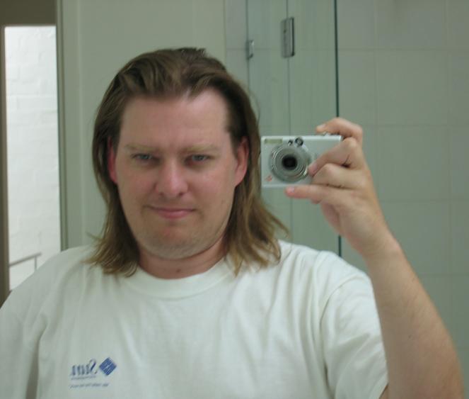 Camera in mirror (26k)